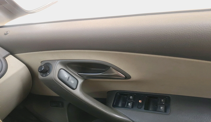 2012 Volkswagen Vento HIGHLINE DIESEL 1.6, Diesel, Manual, 1,56,706 km, interior