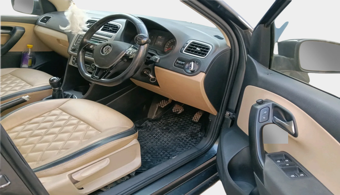 2014 Volkswagen Polo HIGHLINE1.5L, Diesel, Manual, 95,919 km, interior