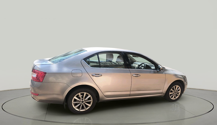 2013 Skoda Octavia AMBITION 2.0 TDI AT, Diesel, Automatic, 1,48,816 km, exterior