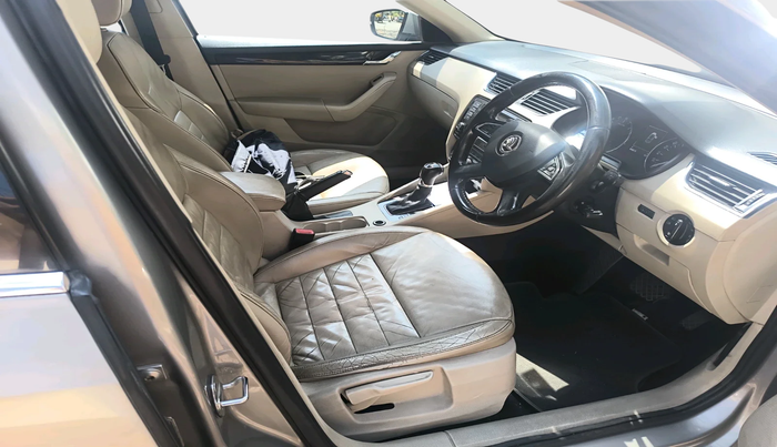 2013 Skoda Octavia AMBITION 2.0 TDI AT, Diesel, Automatic, 1,48,816 km, interior