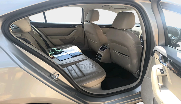 2013 Skoda Octavia AMBITION 2.0 TDI AT, Diesel, Automatic, 1,48,816 km, interior