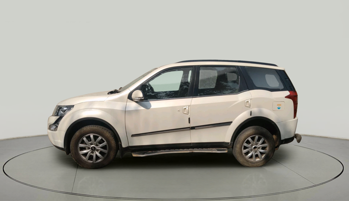 2017 Mahindra XUV500 W10 AT, Diesel, Automatic, 1,62,597 km, exterior