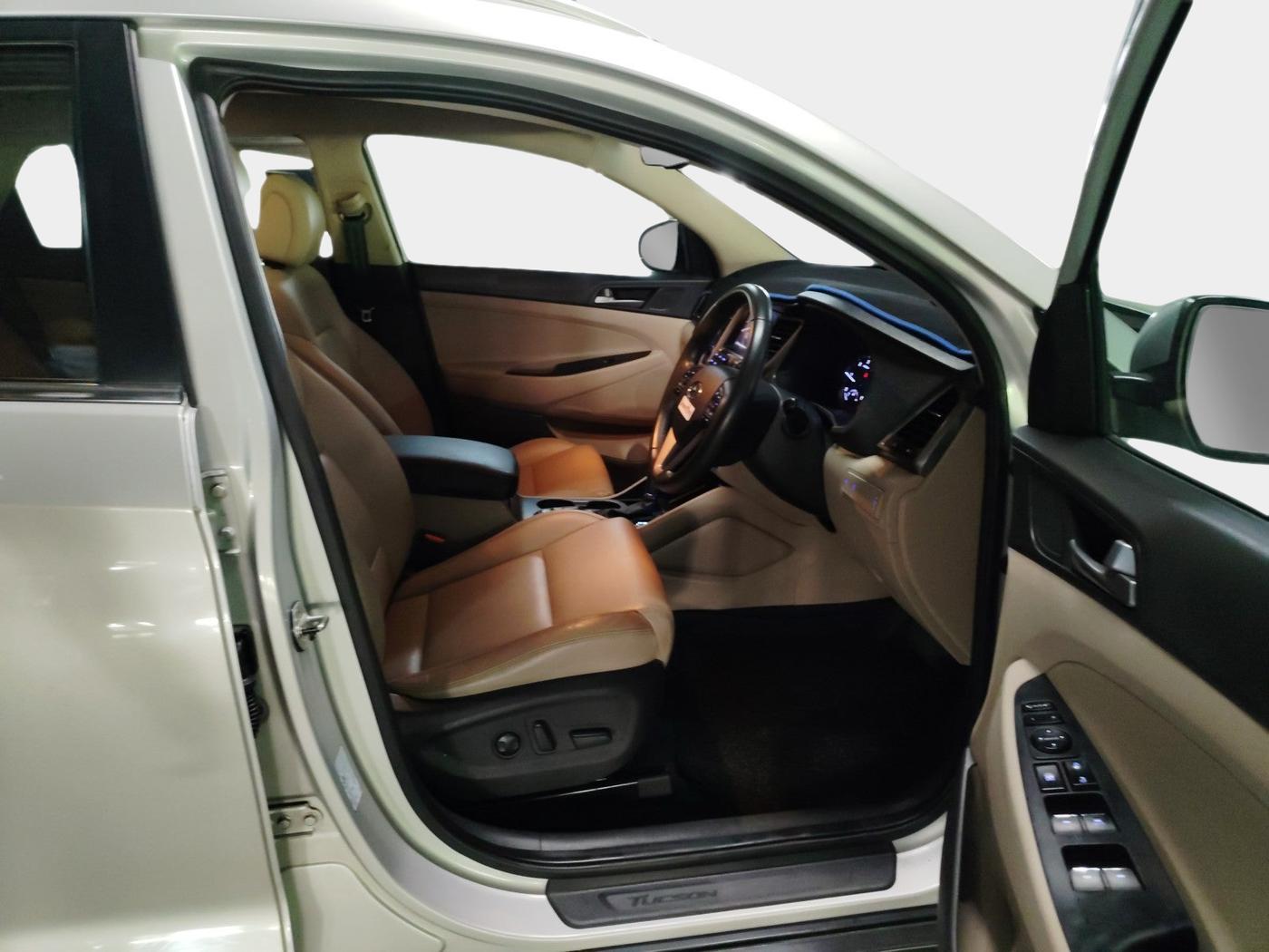 2017 Hyundai Tucson GLS 2WD AT DIESEL, Diesel, Automatic, 59,847 km, interior