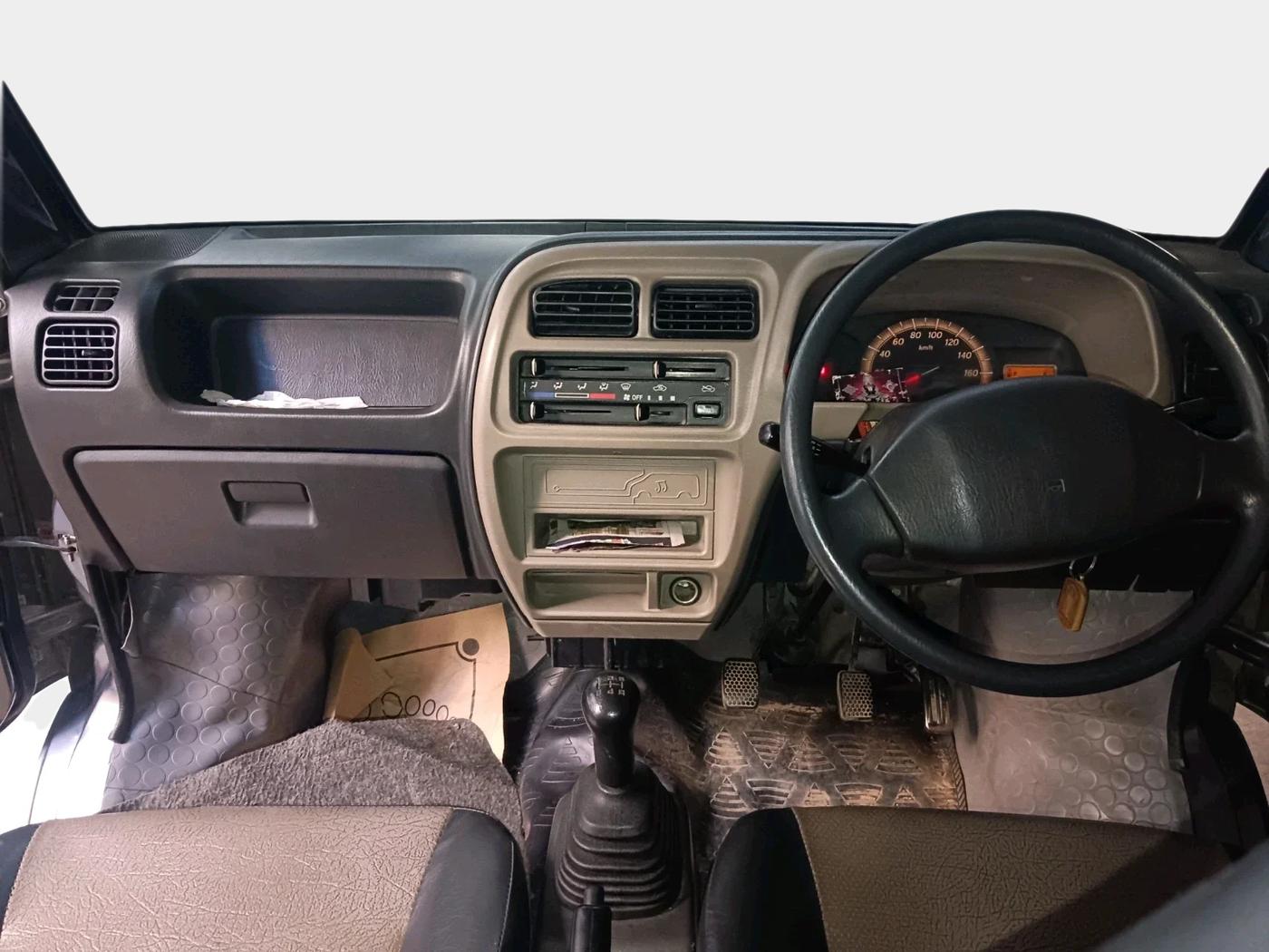 2014 Maruti Eeco 5 STR, Petrol, Manual, 1,02,344 km, interior