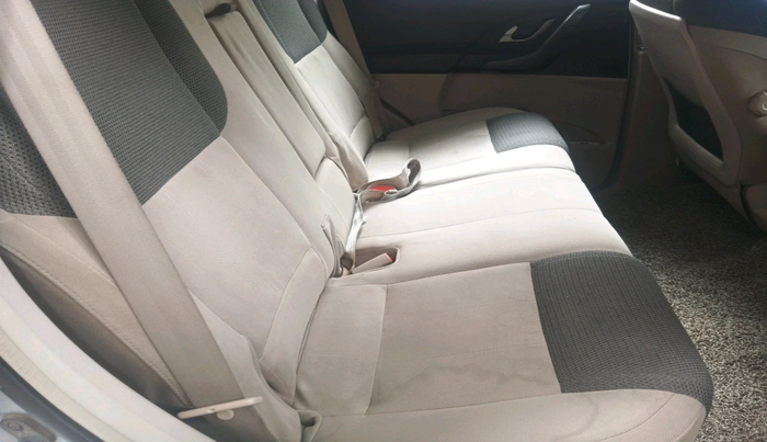 2017 Mahindra XUV500 W6, Diesel, Manual, 1,53,386 km, interior