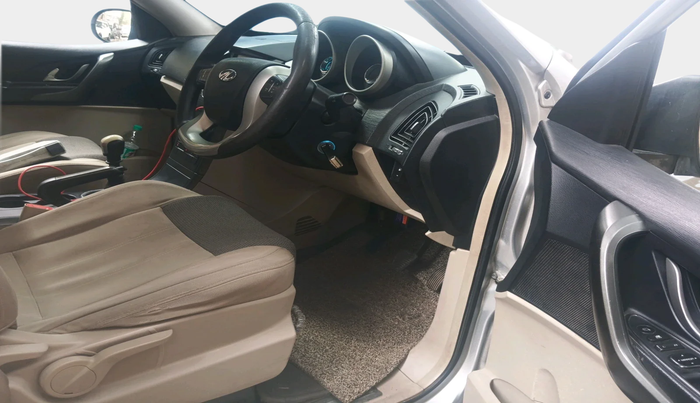 2017 Mahindra XUV500 W6, Diesel, Manual, 1,53,386 km, interior