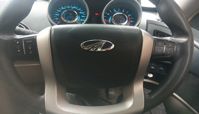 2017 Mahindra XUV500 W6, Diesel, Manual, 1,53,386 km, interior