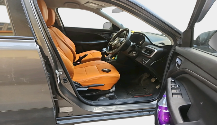 2023 Maruti BREZZA VXI SMART HYBRID, Petrol, Manual, 19,231 km, interior