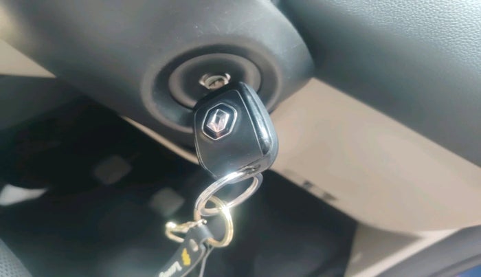 2022 Renault TRIBER RXT, Petrol, Manual, 8,282 km, interior