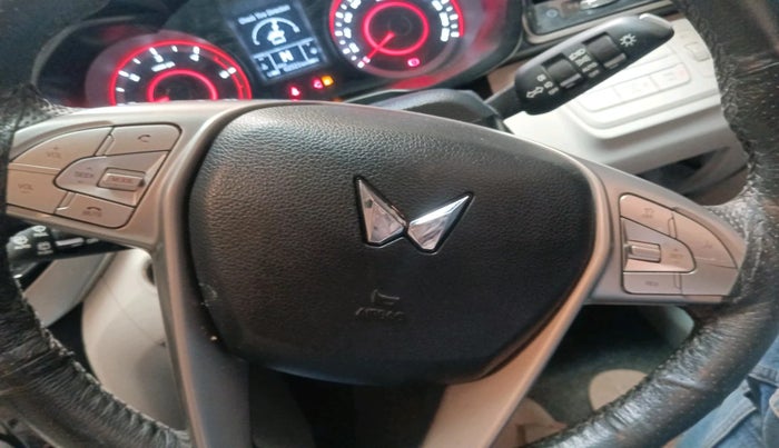 2022 Mahindra XUV300 W8 (O) 1.5 DIESEL AMT, Diesel, Automatic, 62,521 km, interior