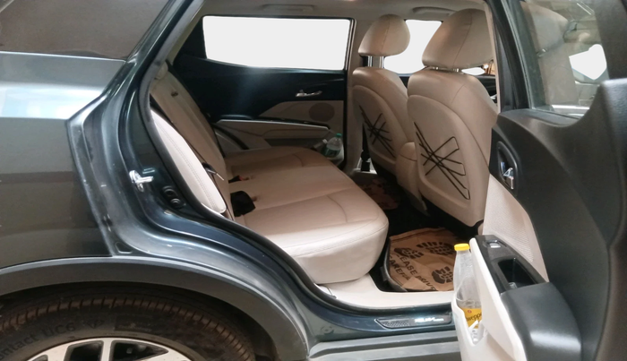 2022 Mahindra XUV300 W8 (O) 1.5 DIESEL AMT, Diesel, Automatic, 62,521 km, interior