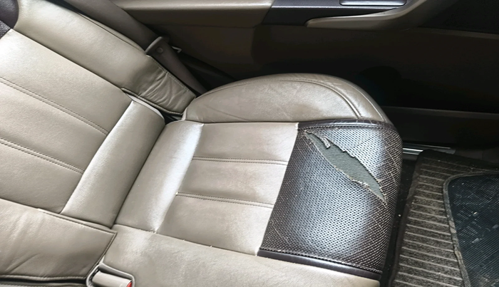 2014 Mahindra XUV500 W8, Diesel, Manual, 1,45,048 km, interior