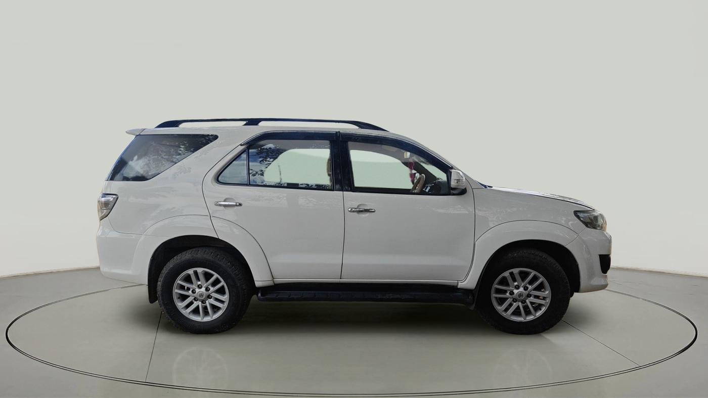 2012 Toyota Fortuner 3.0 4X4 MT, Diesel, Manual, 1,83,504 km, exterior