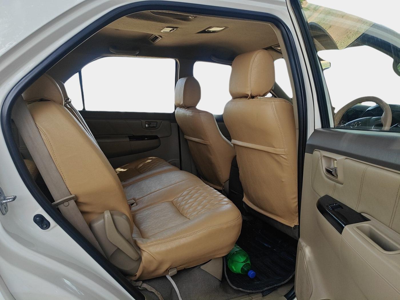 2012 Toyota Fortuner 3.0 4X4 MT, Diesel, Manual, 1,83,504 km, interior