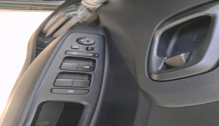 2019 Hyundai GRAND I10 NIOS SPORTZ 1.2 KAPPA VTVT DUAL TONE, Petrol, Manual, 33,685 km, interior