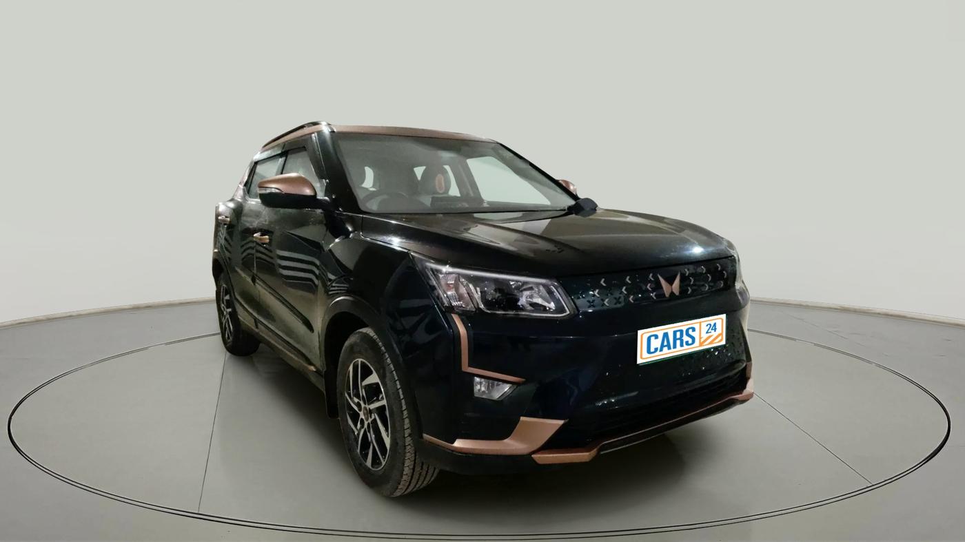 2024 Mahindra XUV400 EL Pro 39.4 KWH, Electric, Automatic, 5,674 km, exterior