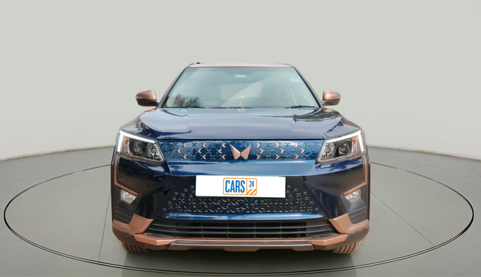 2024 Mahindra XUV400 EL Pro 39.4 KWH, Electric, Automatic, 5,674 km, exterior