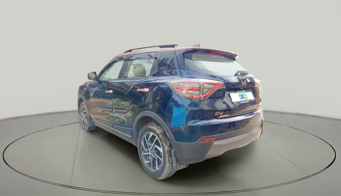 2024 Mahindra XUV400 EL Pro 39.4 KWH, Electric, Automatic, 5,674 km, exterior