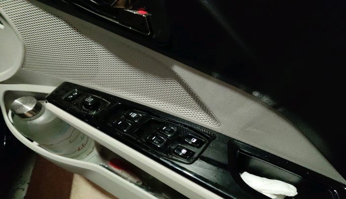 2024 Mahindra XUV400 EL Pro 39.4 KWH, Electric, Automatic, 5,674 km, interior