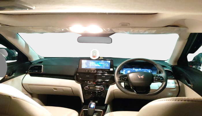 2024 Mahindra XUV400 EL Pro 39.4 KWH, Electric, Automatic, 5,674 km, interior