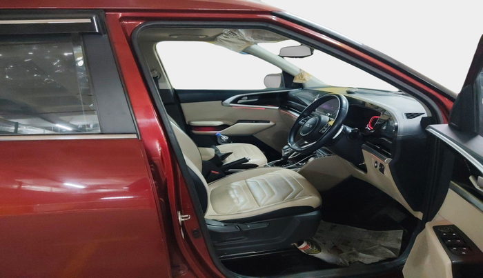 2022 KIA CARENS LUXURY PLUS 1.5 DIESEL AT 6 STR, Diesel, Automatic, 31,033 km, interior