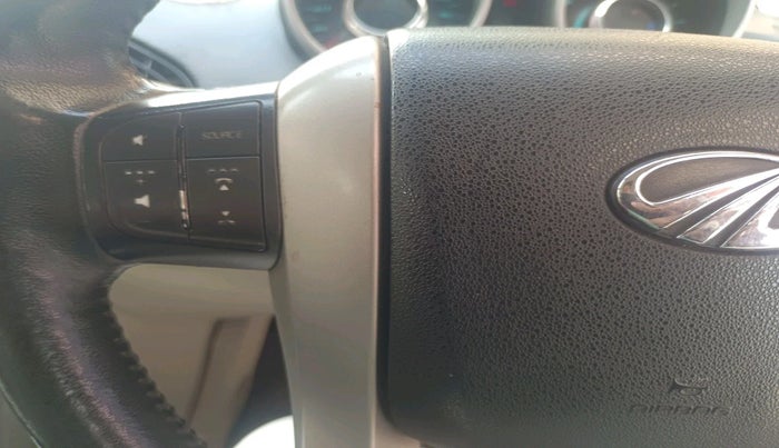 2015 Mahindra XUV500 W8, Diesel, Manual, 84,397 km, interior