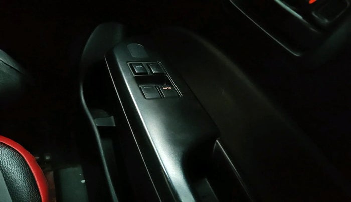 2015 Maruti Swift LXI, Petrol, Manual, 97,767 km, interior