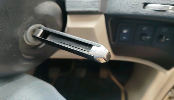 2016 Mahindra XUV500 W6, Diesel, Manual, 1,19,548 km, interior