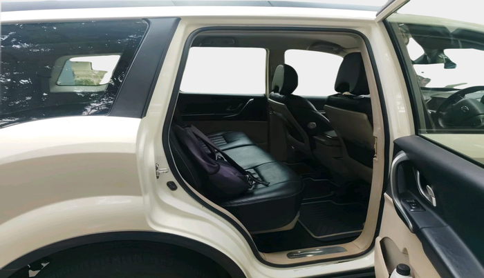 2016 Mahindra XUV500 W6, Diesel, Manual, 1,19,548 km, interior
