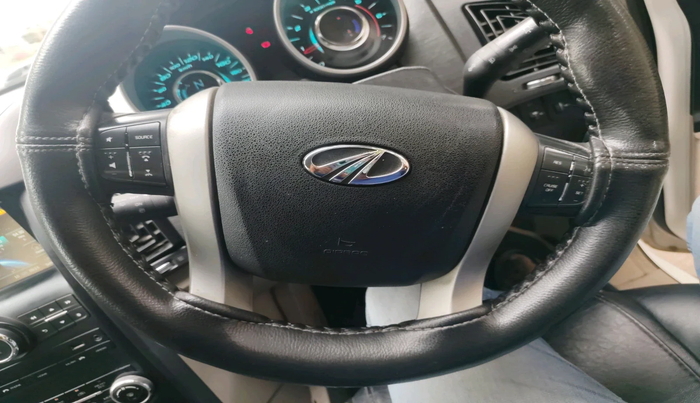 2016 Mahindra XUV500 W6, Diesel, Manual, 1,19,548 km, interior