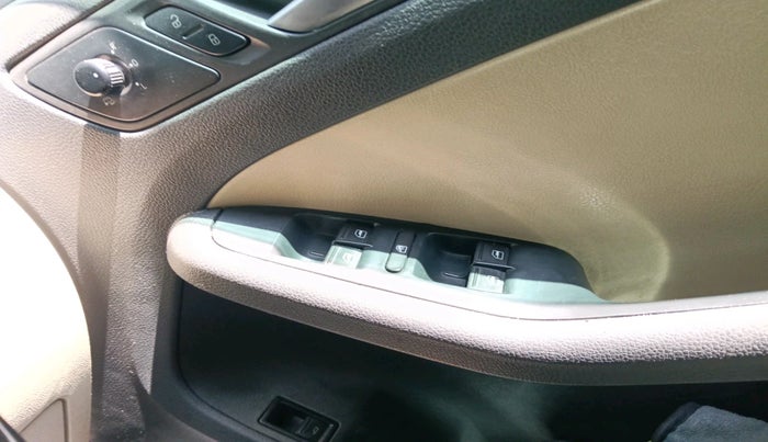 2014 Volkswagen Jetta HIGHLINE TDI AT, Diesel, Automatic, 1,58,920 km, interior