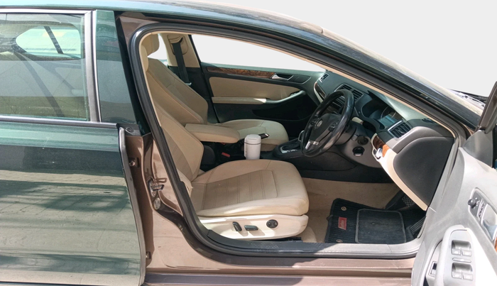 2014 Volkswagen Jetta HIGHLINE TDI AT, Diesel, Automatic, 1,58,920 km, interior