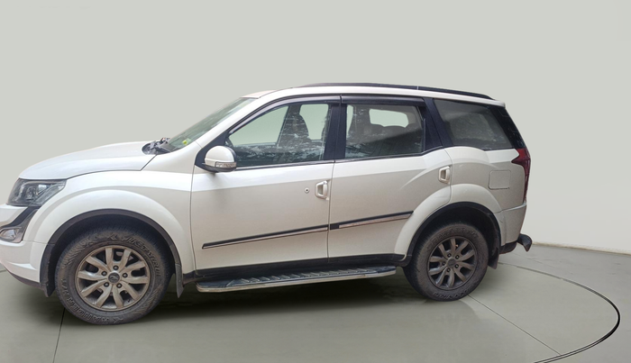 2017 Mahindra XUV500 W10, Diesel, Manual, 1,32,649 km, exterior