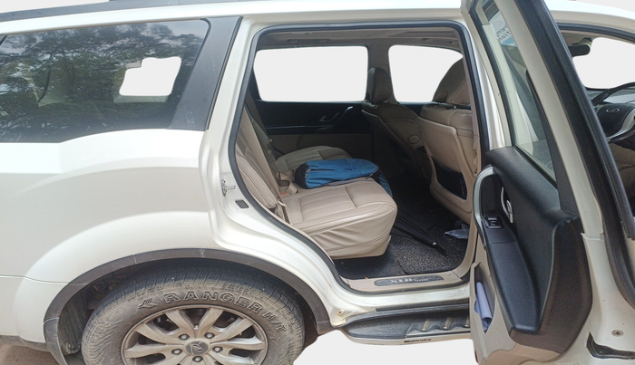 2017 Mahindra XUV500 W10, Diesel, Manual, 1,32,649 km, interior