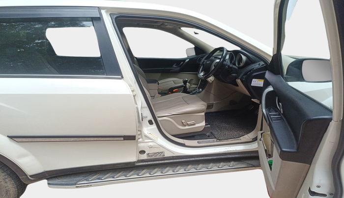 2017 Mahindra XUV500 W10, Diesel, Manual, 1,32,649 km, interior
