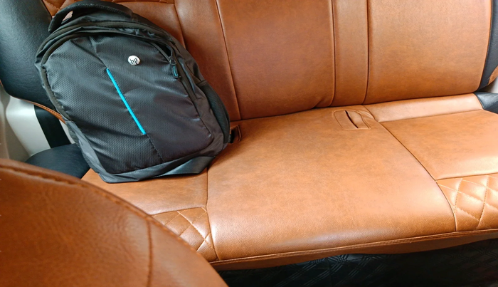 2023 Mahindra XUV300 W6 1.2 PETROL, Petrol, Manual, 30,938 km, interior