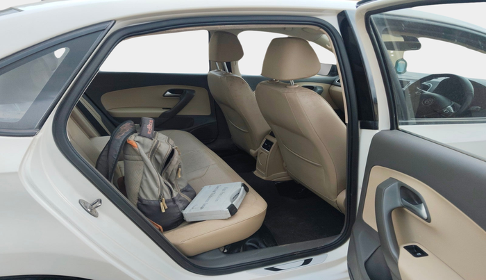 2016 Volkswagen Vento HIGHLINE PETROL AT, Petrol, Automatic, 1,27,049 km, interior