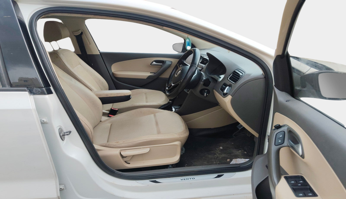 2016 Volkswagen Vento HIGHLINE PETROL AT, Petrol, Automatic, 1,27,049 km, interior