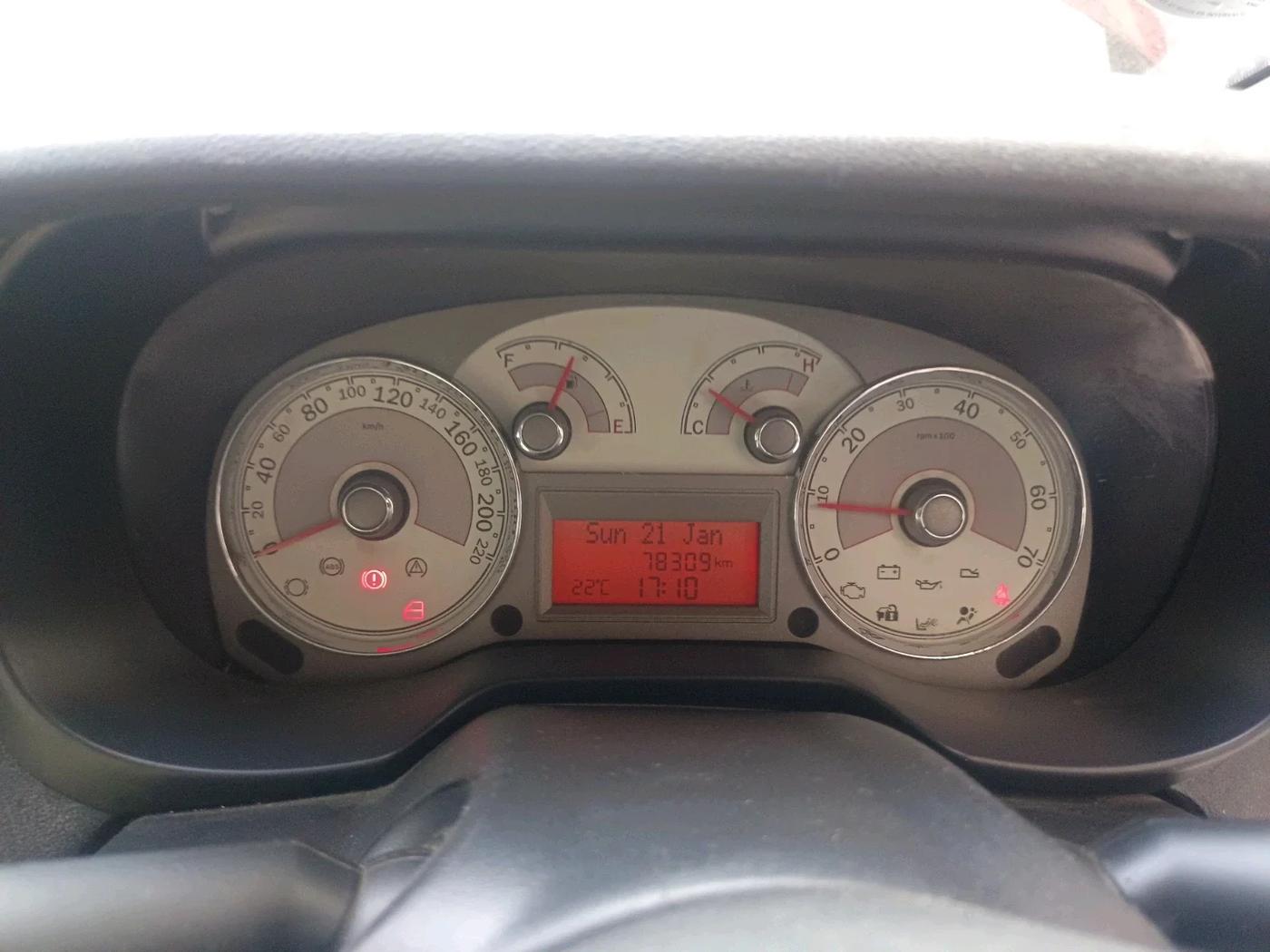 2011 Fiat Linea EMOTION 1.3, Diesel, Manual, 78,309 km, interior