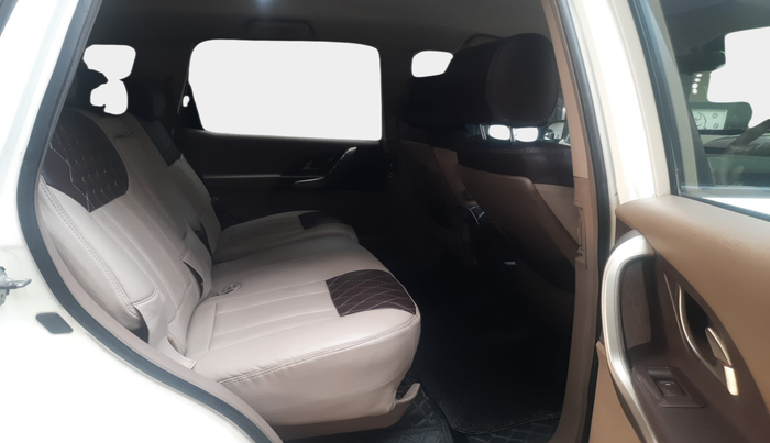 2014 Mahindra XUV500 W6, Diesel, Manual, 2,00,980 km, interior