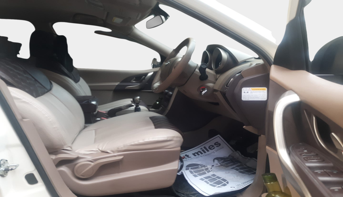 2014 Mahindra XUV500 W6, Diesel, Manual, 2,00,980 km, interior