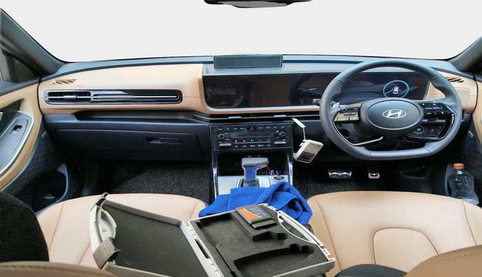 2025 Hyundai ALCAZAR Signature 7 STR 1.5 Turbo GDi Petrol DCT, Petrol, Automatic, 14,213 km, interior