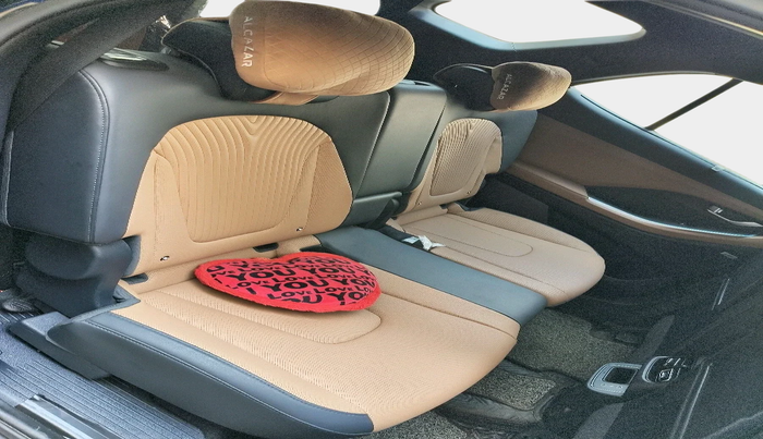 2025 Hyundai ALCAZAR Signature 7 STR 1.5 Turbo GDi Petrol DCT, Petrol, Automatic, 14,213 km, interior