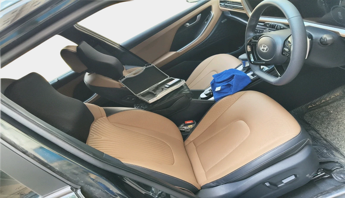 2025 Hyundai ALCAZAR Signature 7 STR 1.5 Turbo GDi Petrol DCT, Petrol, Automatic, 14,213 km, interior