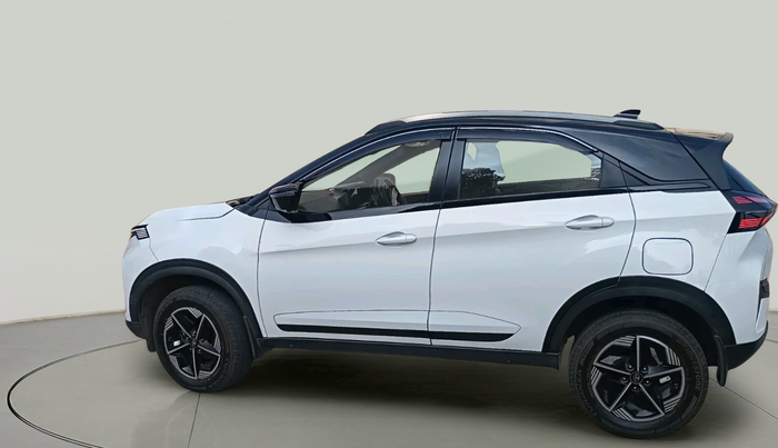 2023 Tata NEXON FEARLESS + SUNROOF DCA DUAL TONE 1.2 PETROL, Petrol, Automatic, 10,906 km, exterior