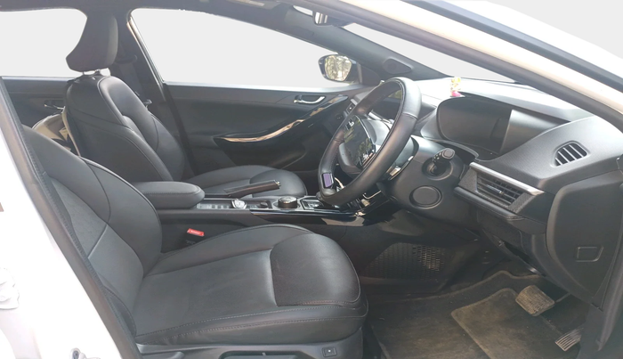 2023 Tata NEXON FEARLESS + SUNROOF DCA DUAL TONE 1.2 PETROL, Petrol, Automatic, 10,906 km, interior