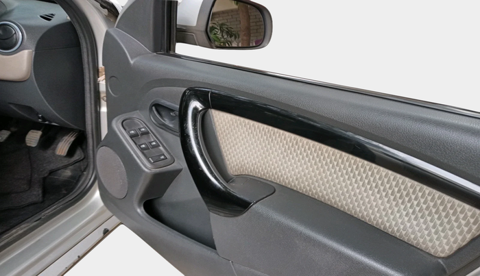 2015 Renault Duster 85 PS RXL DIESEL, Diesel, Manual, 1,35,327 km, interior