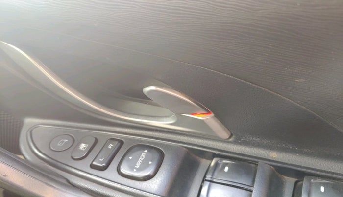 2016 Mahindra XUV500 W6, Diesel, Manual, 1,14,034 km, interior