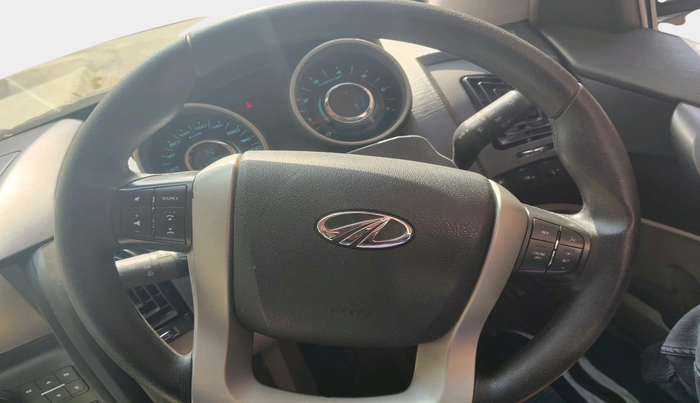 2016 Mahindra XUV500 W6, Diesel, Manual, 1,14,034 km, interior