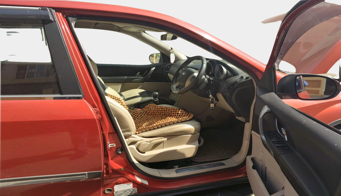 2016 Mahindra XUV500 W6, Diesel, Manual, 1,14,034 km, interior